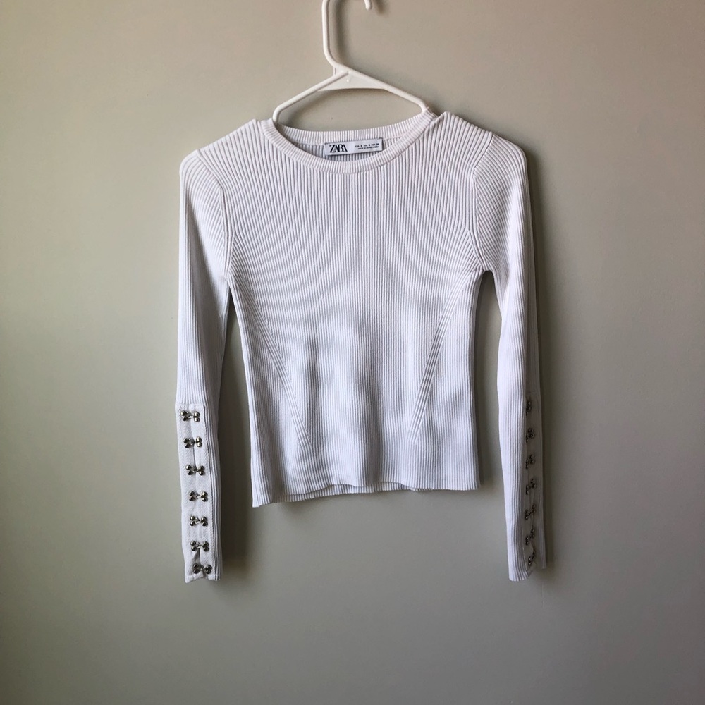 Ribbed Zara tee with detail on sleeve